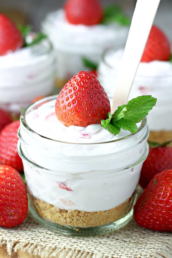 Mason Jar Strawberry Frozen Yogurt Cheesecakes: cool and creamy strawberry frozen yogurt cheesecake served in Mason jars. With warm weather just around the corner (if it hasn't arrived already), it's great to have some no-bake dessert recipes up your sleeve. These Mason Jar Strawberry Frozen Yogurt Cheesecakes are the perfect way to welcome summer!