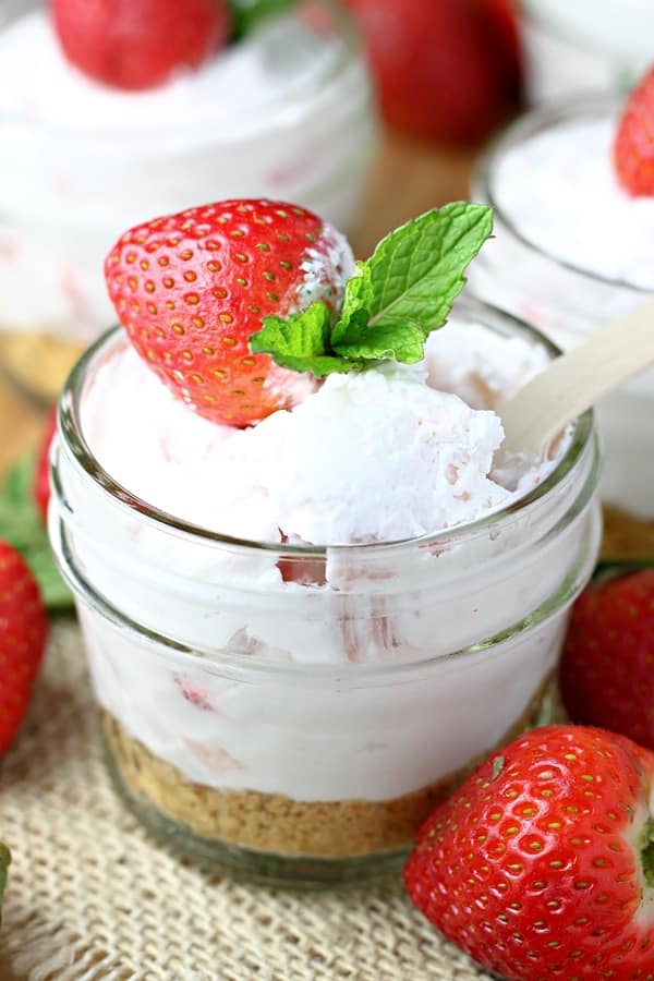 Mason Jar Strawberry Frozen Yogurt Cheesecakes: cool and creamy strawberry frozen yogurt cheesecake served in Mason jars. With warm weather just around the corner (if it hasn't arrived already), it's great to have some no-bake dessert recipes up your sleeve. These Mason Jar Strawberry Frozen Yogurt Cheesecakes are the perfect way to welcome summer!